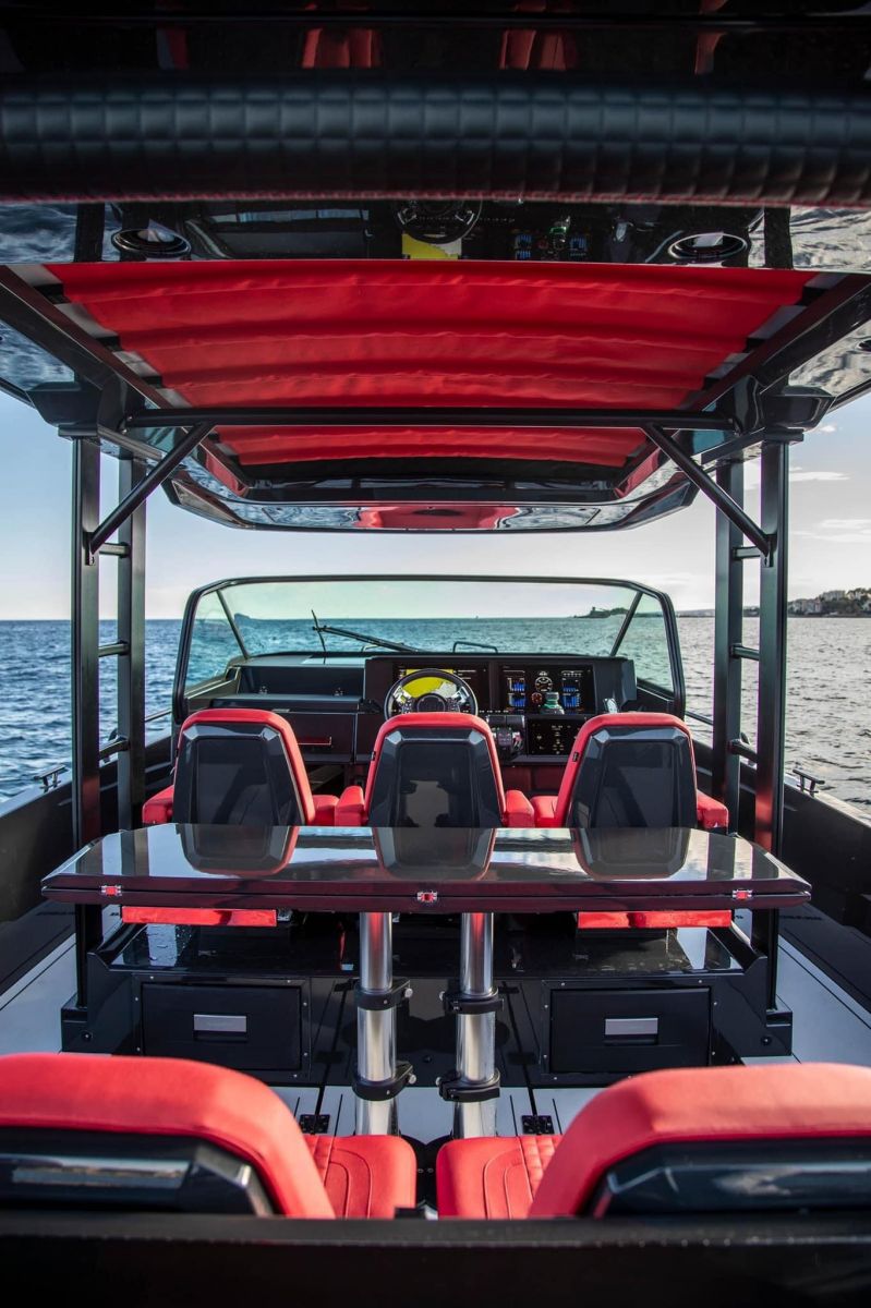 Bảng giá chi phí thuê du thuyền đua Brabus Shadow 800 Bảng giá chi phí thuê du thuyền đua Brabus Shadow 800